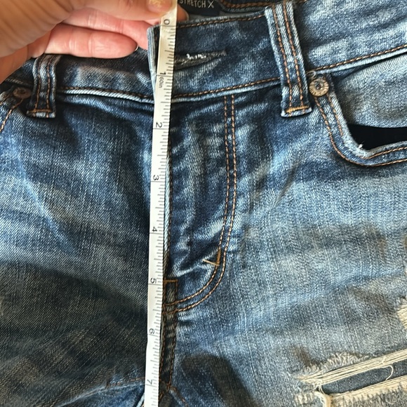 Super cute stretch distressed American Eagle denim shorts size 4 - Picture 6 of 8